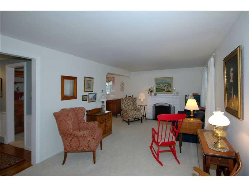503 Nichols Road Pittsburgh, PA 15237 - Photo 2 of 23 Living Room.
