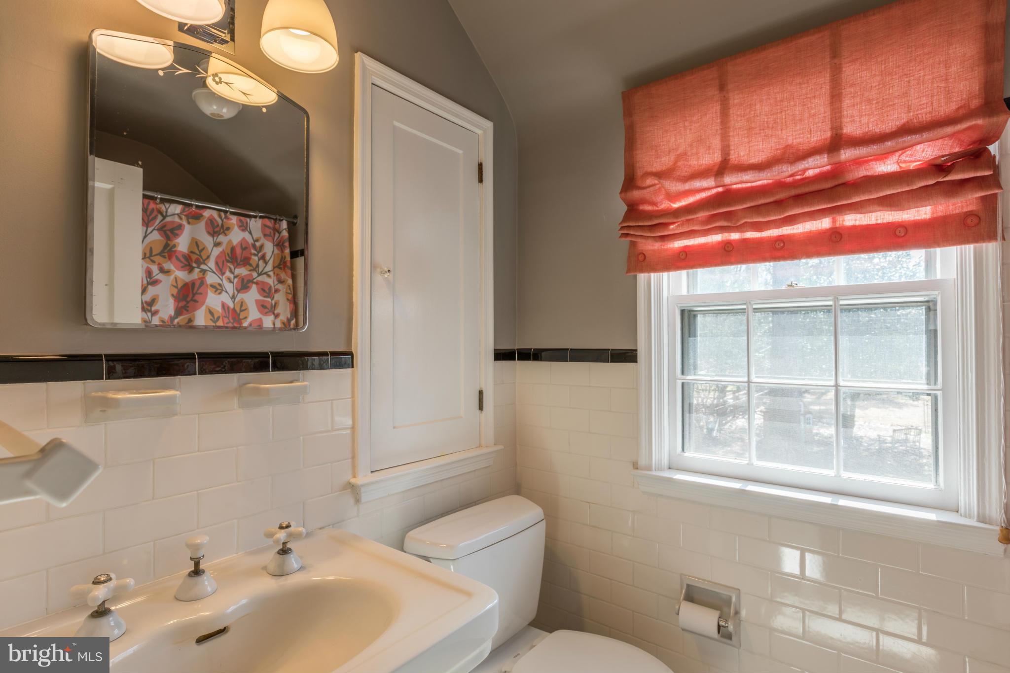 605 Carysbrook Road Baltimore, MD 21208 - Photo 23 of 28 Bath