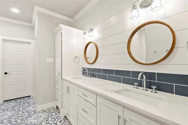 $1,395,000 | 65 Hillcrest Drive, Tool, TX 75143