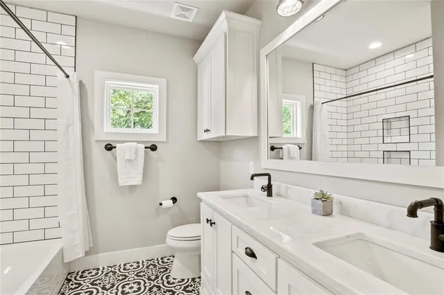 $1,395,000 | 65 Hillcrest Drive, Tool, TX 75143