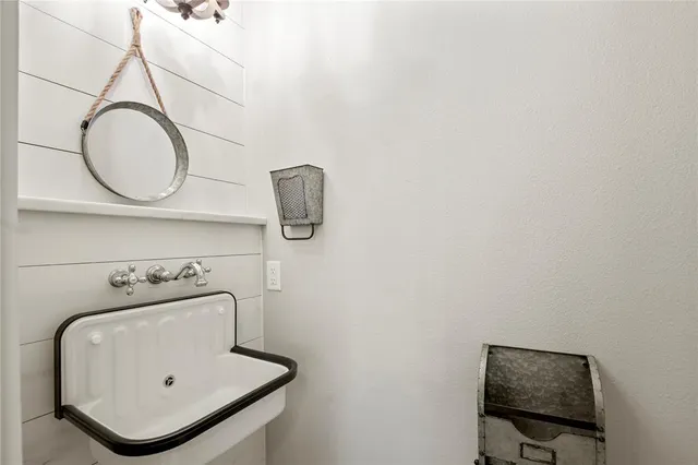 $1,395,000 | 65 Hillcrest Drive, Tool, TX 75143