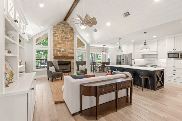 $1,395,000 | 65 Hillcrest Drive, Tool, TX 75143