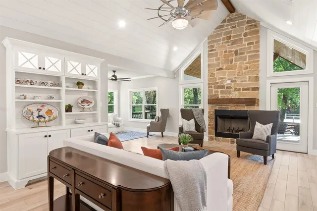 $1,395,000 | 65 Hillcrest Drive, Tool, TX 75143