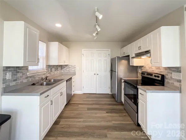 $2,195 | 7305 Rosehall Drive, Charlotte, NC 28227