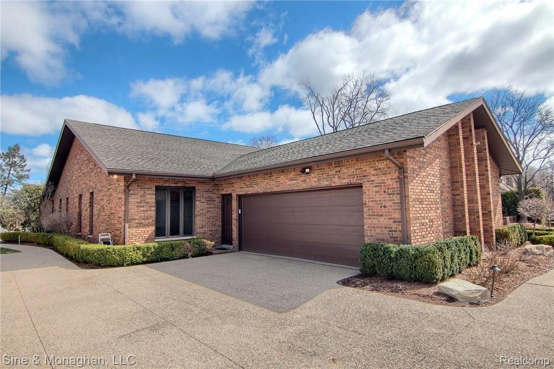 66 Belle Meade Road Grosse Pointe, MI 48236 - Photo 41 of 43 2_Car_Garage.jpg