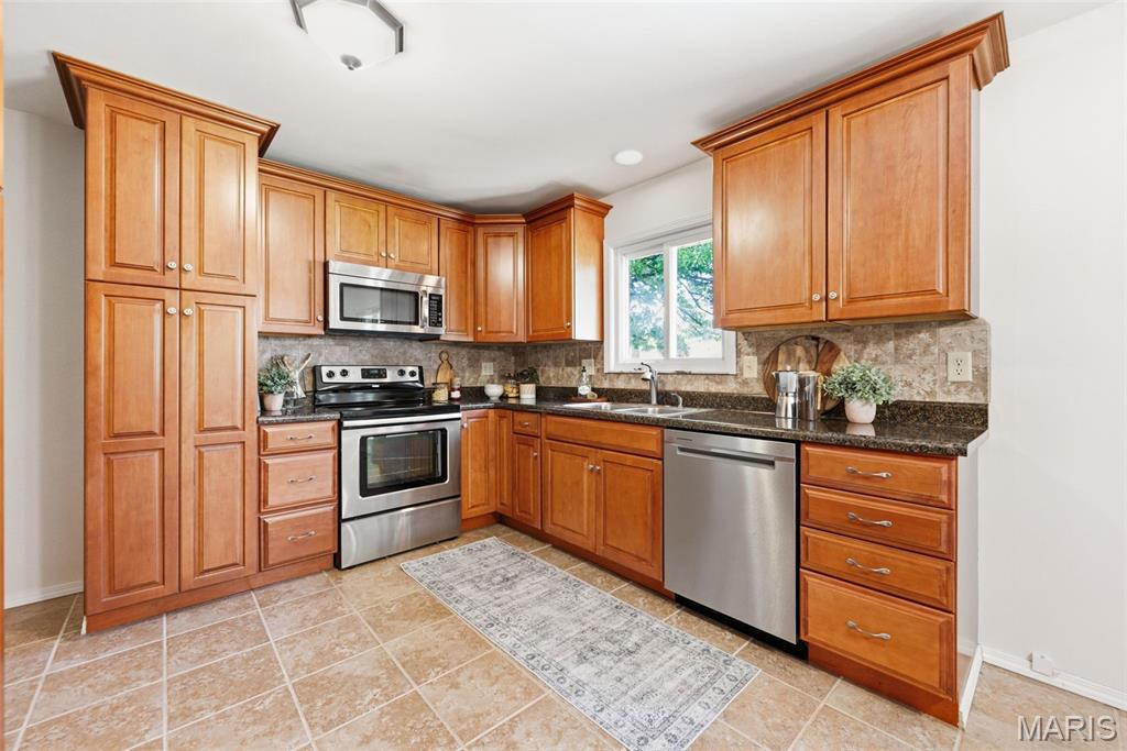4733 Ambs Road St. Louis, MO 63128 - Photo 5 of 44 Gallery Image 5