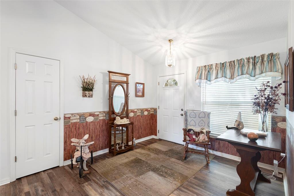 10320 Bumblebee Lane Leesburg, FL 34788 - Photo 4 of 49 a workspace with furniture