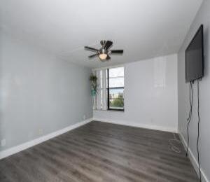 12 Royal Palm Way, Unit 6060 Boca Raton, FL 33432 - Photo 19 of 27 Master Bedroom