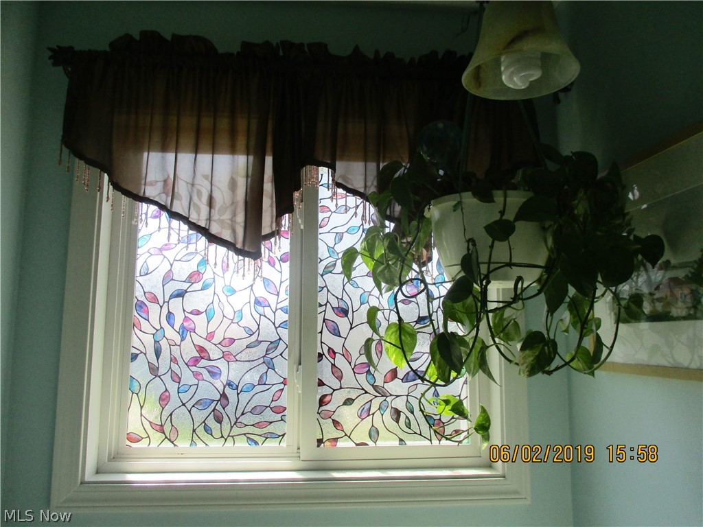 6803 Lake Road Madison, OH 44057 - Photo 21 of 25 Pretty Bathroom window