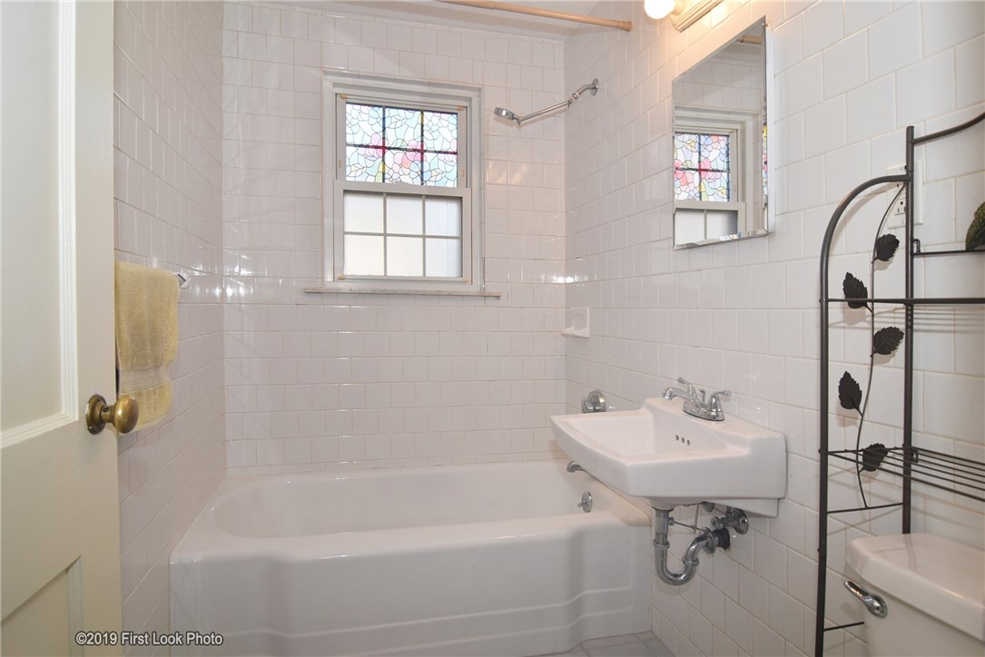 91 Airway Road Warwick, RI 02886 - Photo 12 of 24 Gallery Image 12