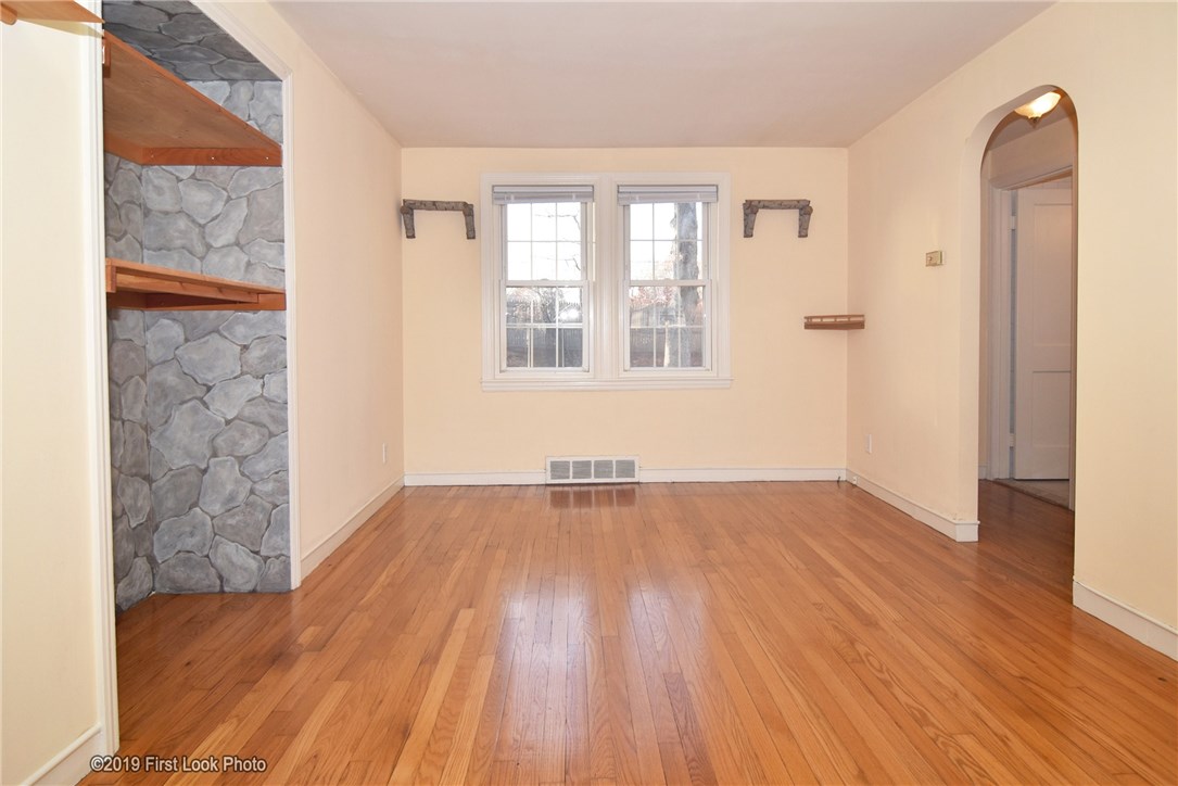 91 Airway Road Warwick, RI 02886 - Photo 3 of 24 Gallery Image 3