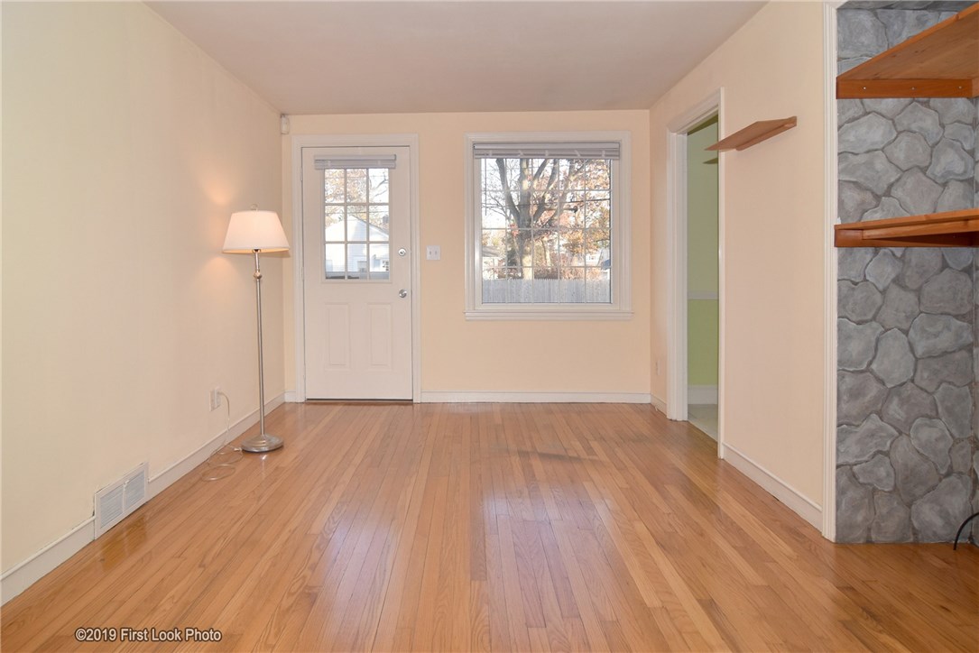 91 Airway Road Warwick, RI 02886 - Photo 4 of 24 Gallery Image 4