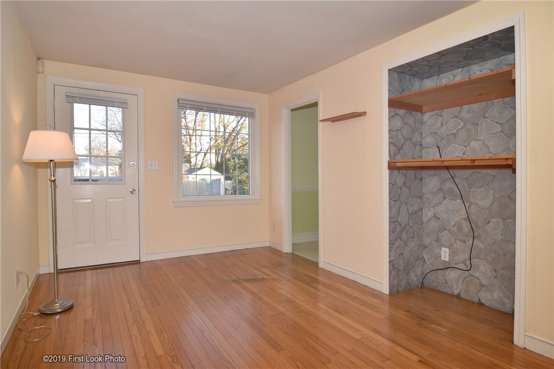 91 Airway Road Warwick, RI 02886 - Photo 5 of 24 Gallery Image 5