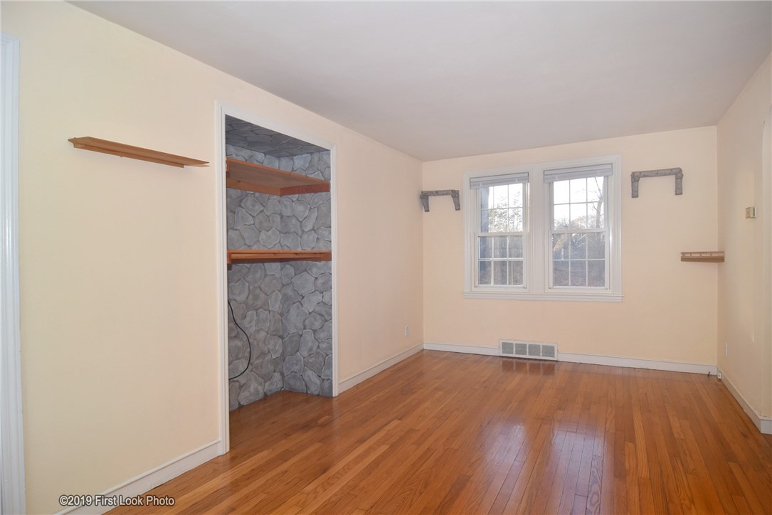 91 Airway Road Warwick, RI 02886 - Photo 6 of 24 Gallery Image 6