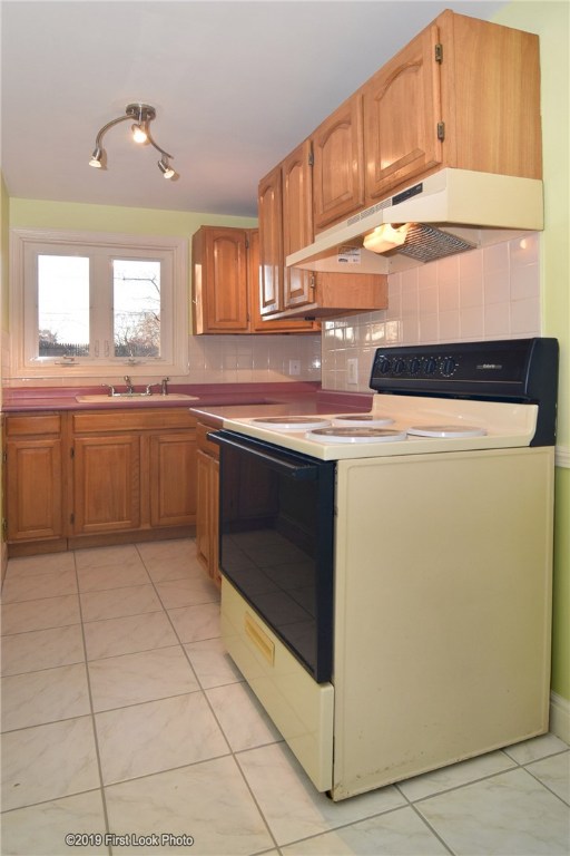 91 Airway Road Warwick, RI 02886 - Photo 8 of 24 Gallery Image 8