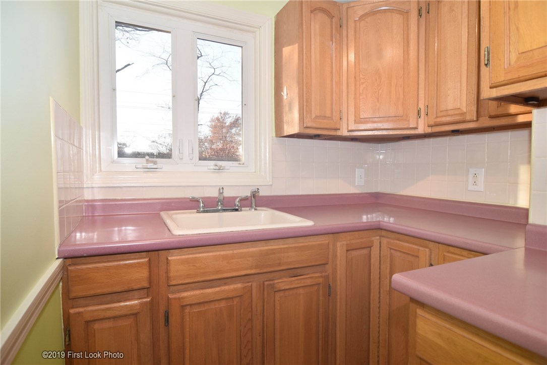 91 Airway Road Warwick, RI 02886 - Photo 9 of 24 Gallery Image 9