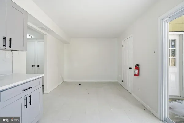 a view of utility room