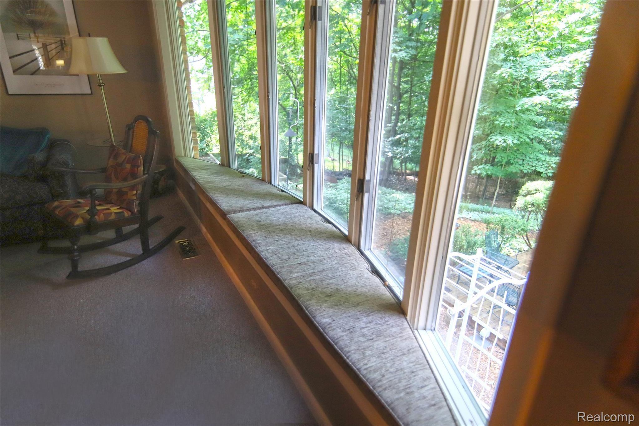 675 South Fieldstone Drive Rochester, MI 48309 - Photo 12 of 71 11_Livingroom4.jpg