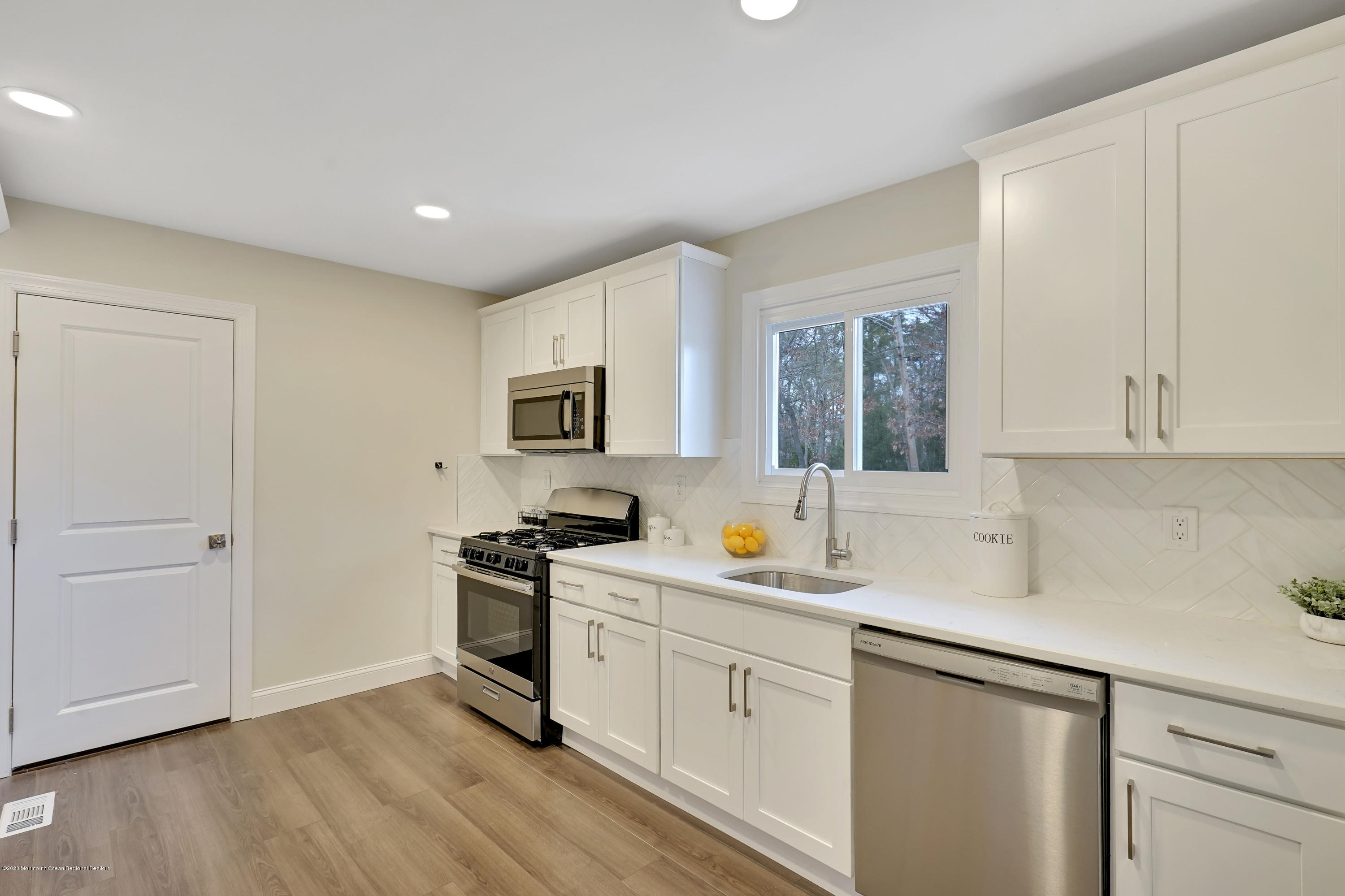 411 Wynnewood Road Forked River, NJ 08731 - Photo 4 of 32 015_dsc01262