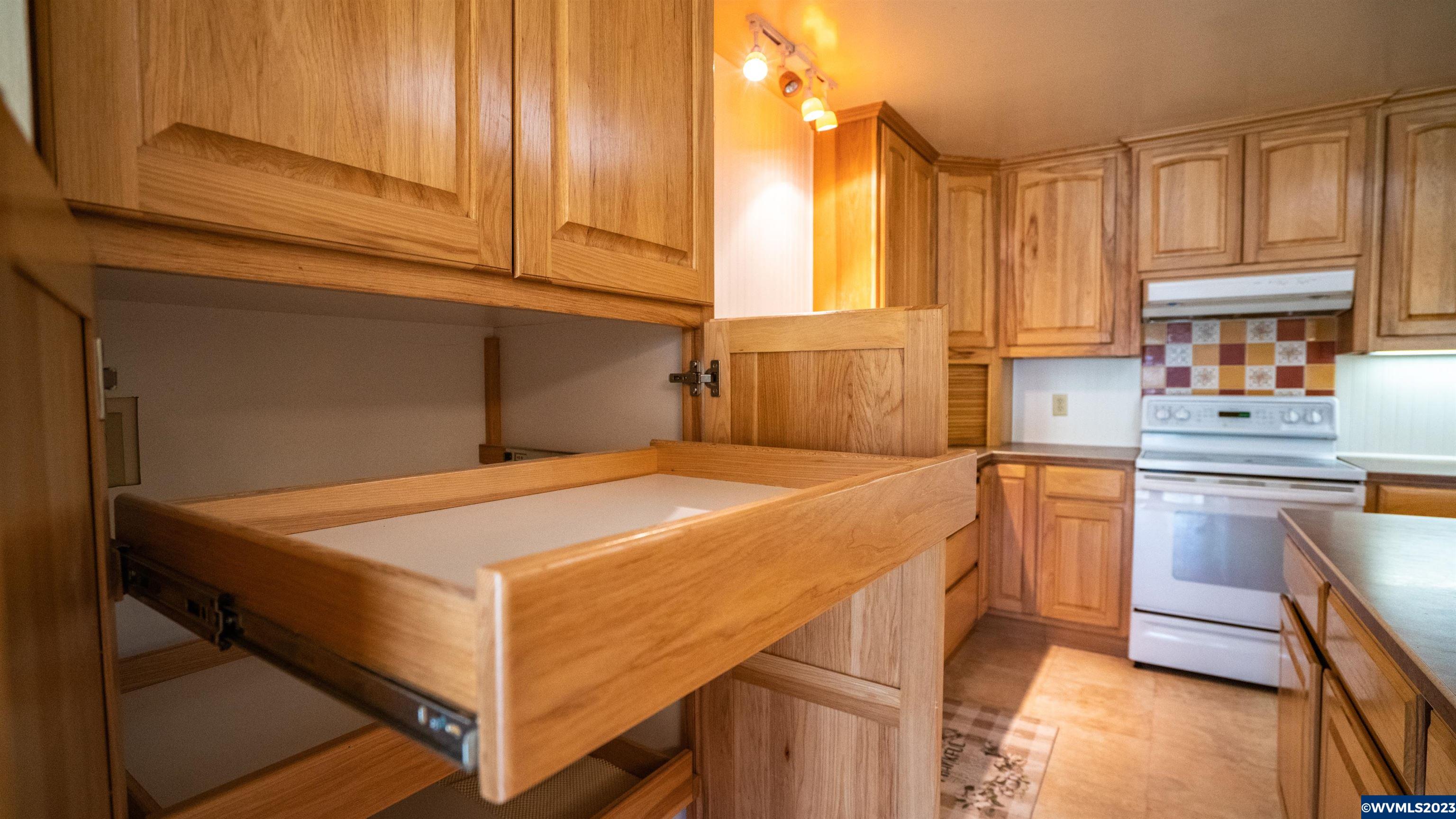 8233 South Monte Cristo Road Woodburn, OR 97071 - Photo 10 of 42 Gallery Image 10