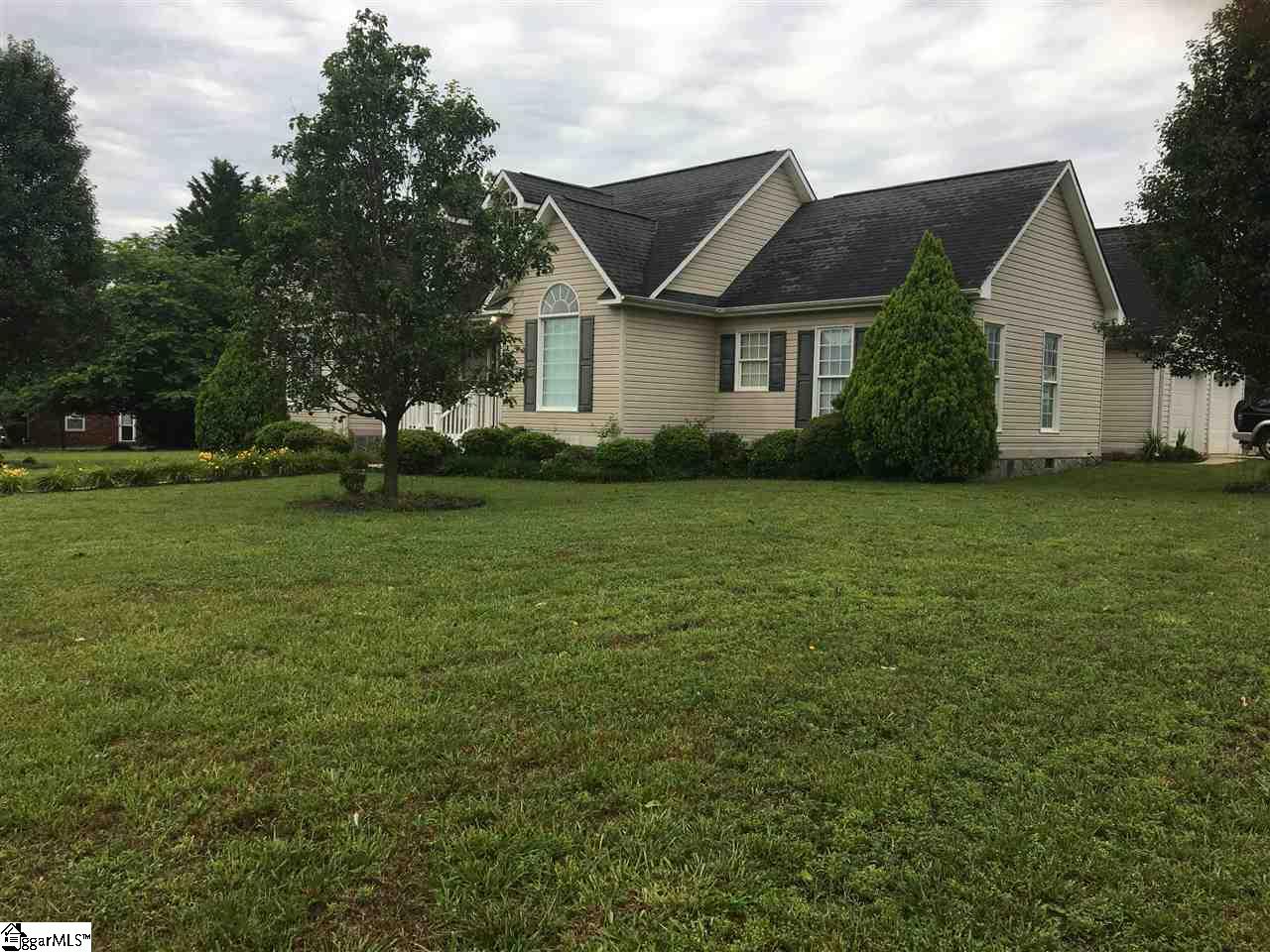 219 Green Ridge Drive Moore, SC 29369 - Photo 3 of 28 Gallery Image 3