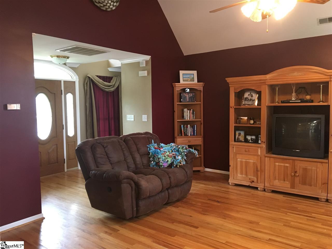 219 Green Ridge Drive Moore, SC 29369 - Photo 8 of 28 Gallery Image 8