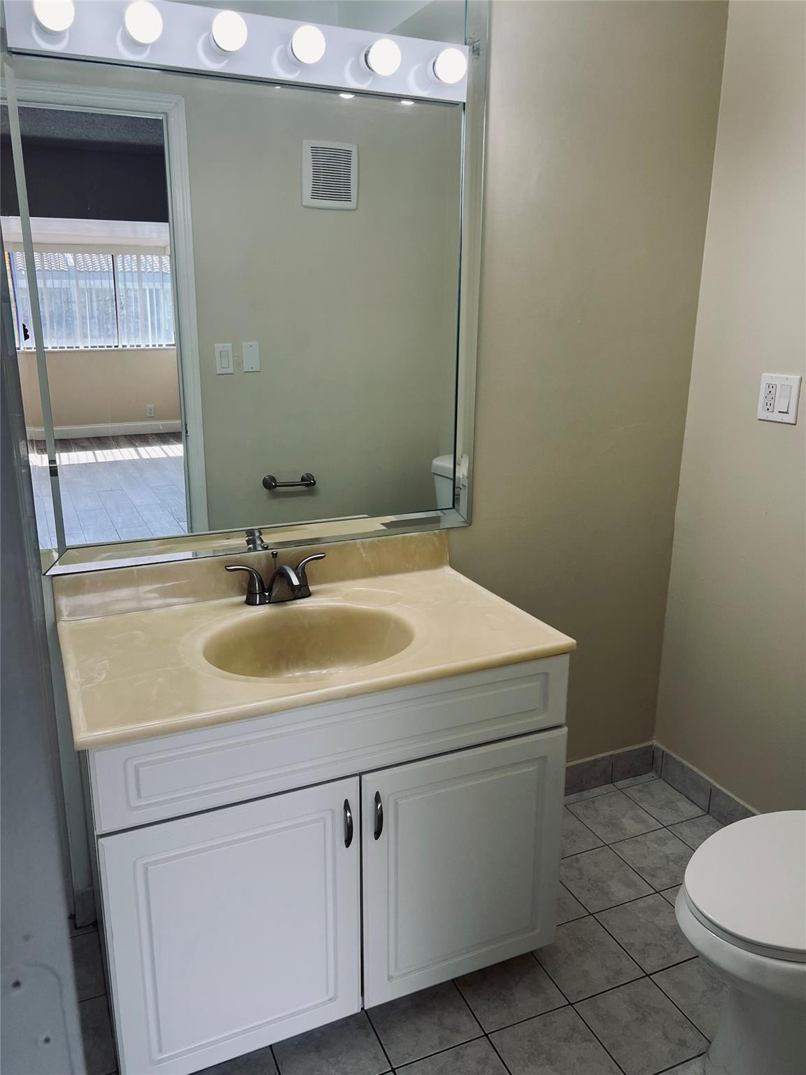 Undisclosed Address Lauderhill, FL 33319 - Photo 11 of 22 2nd bedroom bathroom