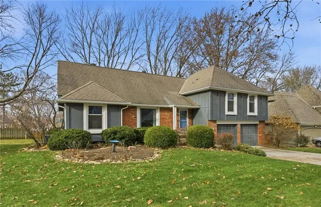 $445,000 | 11212 Grandview Drive, Overland Park, KS 66210