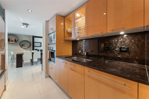 $1,225,000 | 6801 Collins Avenue, Unit PH10, Miami Beach, FL 33141