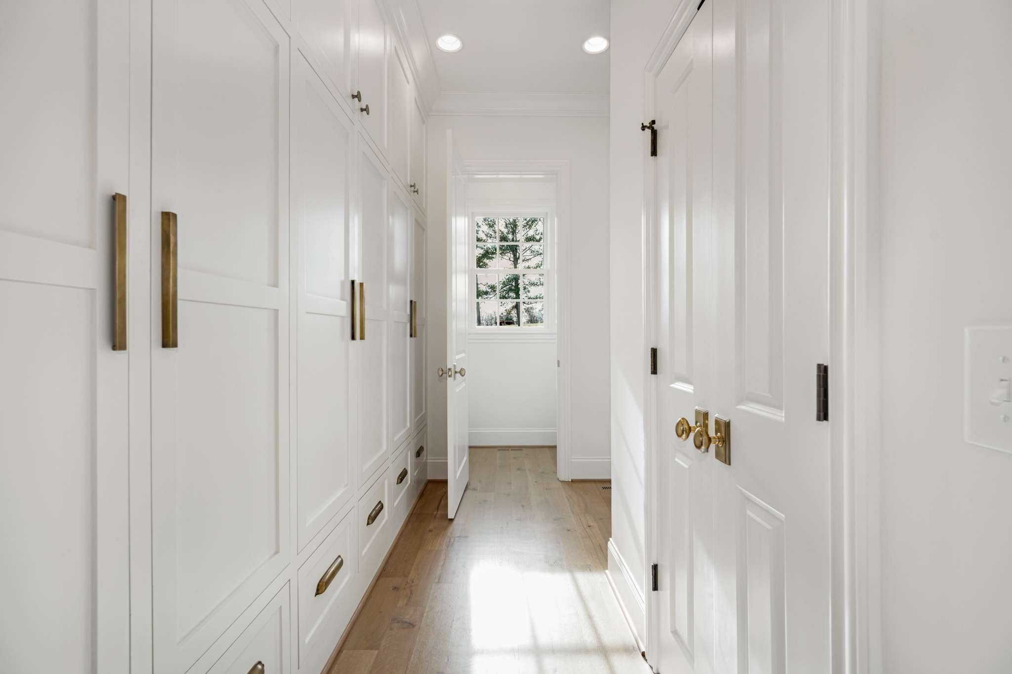 1995 Old Hillsboro Road Franklin, TN 37064 - Photo 30 of 70 a bathroom with a shower and a tub