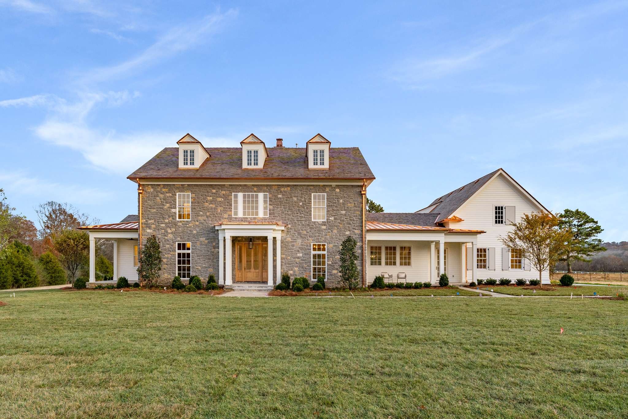 1995 Old Hillsboro Road Franklin, TN 37064 - Photo 4 of 70 a view of a yard in front of a house with a garden