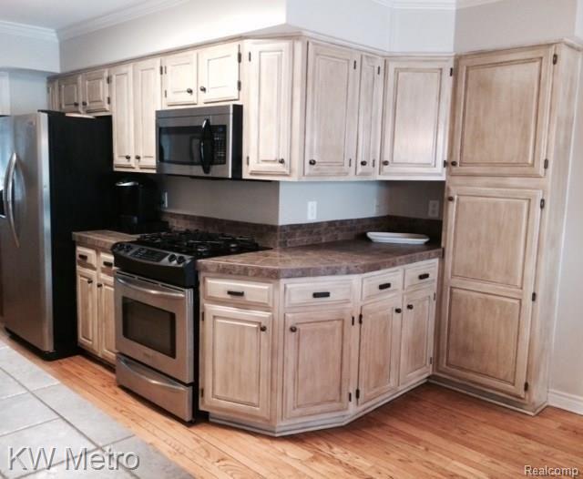 4595 North River Road North Street, MI 48049 - Photo 9 of 33 Spacious Kitchen/Gas Stainless Range