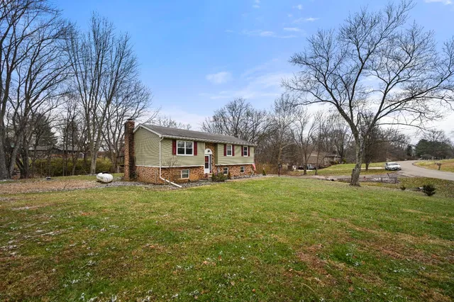 $288,000 | 23542 Mapleridge Drive, Lawrenceburg, IN 47025