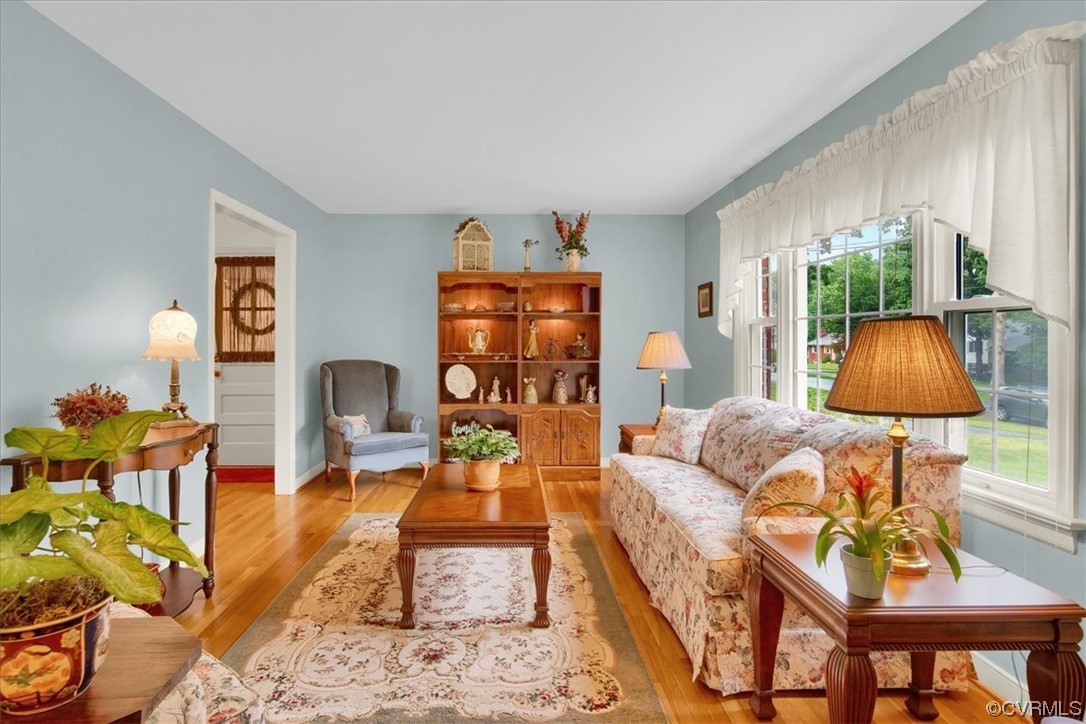 900 Ryder Road Richmond, VA 23235 - Photo 13 of 47 a living room with furniture and a flat screen tv