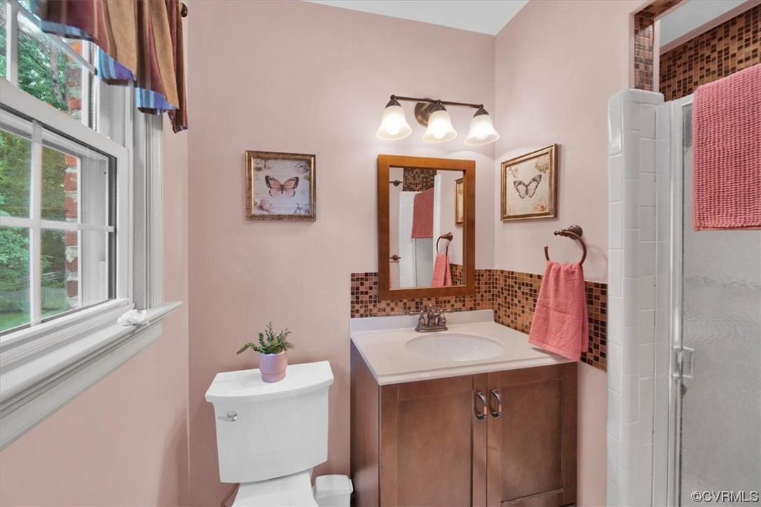 900 Ryder Road Richmond, VA 23235 - Photo 28 of 47 a bathroom with a sink and a mirror
