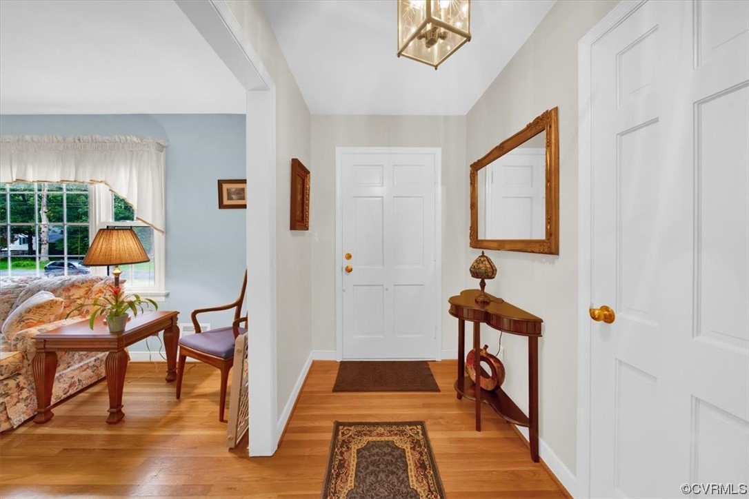 900 Ryder Road Richmond, VA 23235 - Photo 4 of 47 a hallway with table and chairs