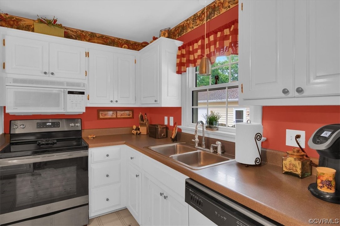 900 Ryder Road Richmond, VA 23235 - Photo 8 of 47 a kitchen that has a sink and a stove