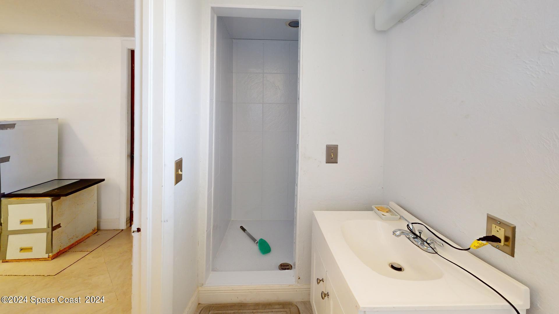 3020 Harlock Road Melbourne, FL 32934 - Photo 55 of 57 Cabana bath