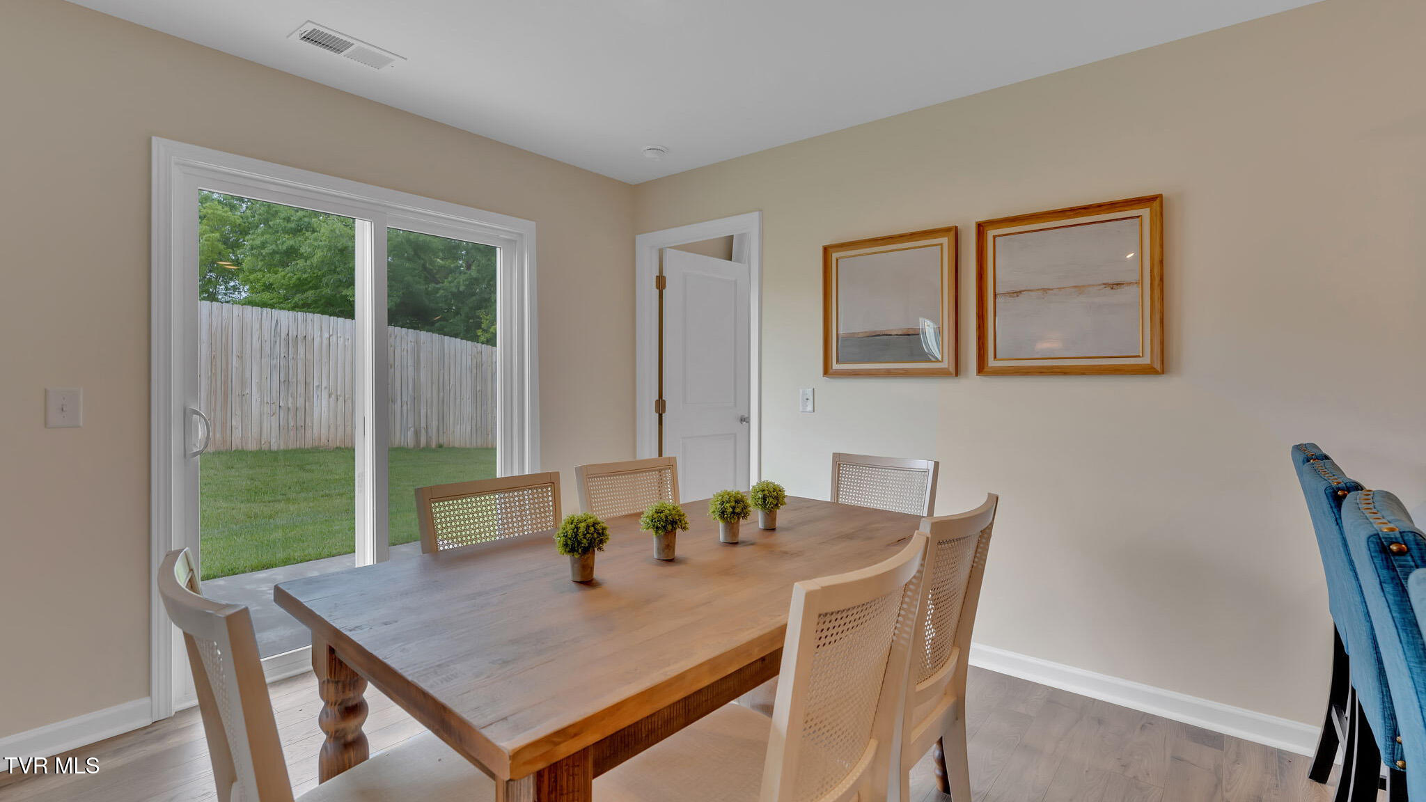 1073 Edison Road Johnson City, TN 37615 - Photo 7 of 25 Dining Room