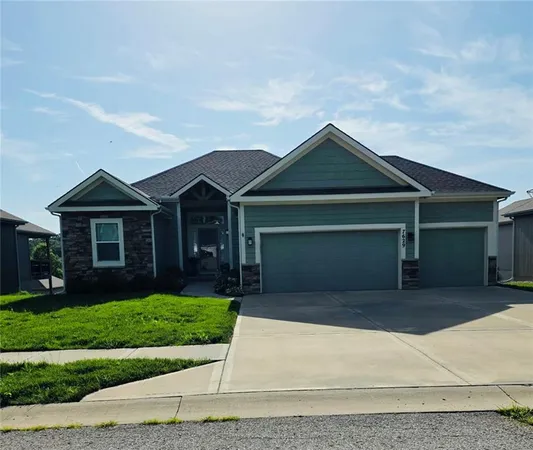 $460,000 | 7629 North Kensington Avenue, Kansas City, MO 64119