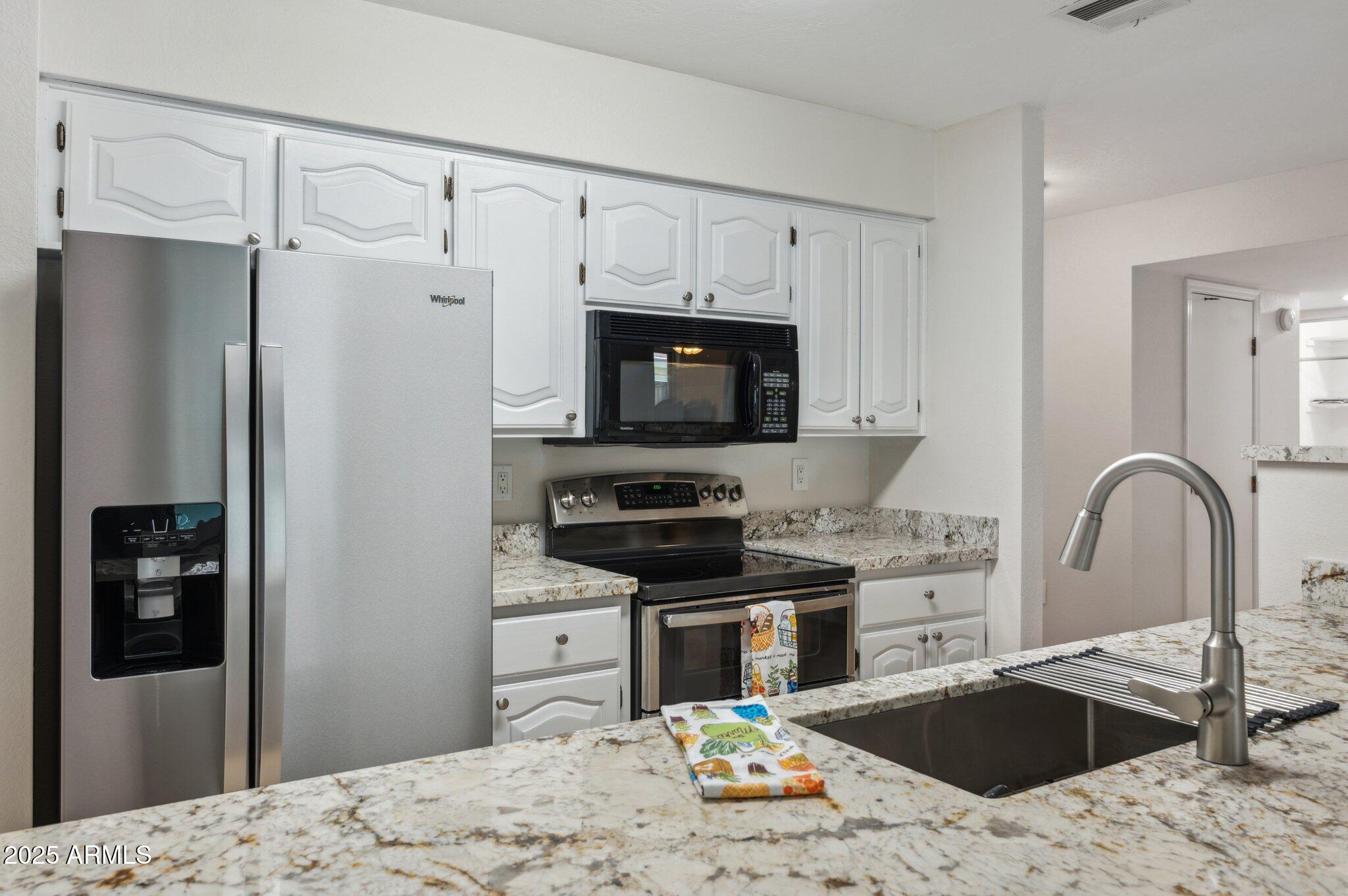 1021 South Greenfield Road, Unit 1106 Mesa, AZ 85206 - Photo 8 of 36 Lovely updated kitchen