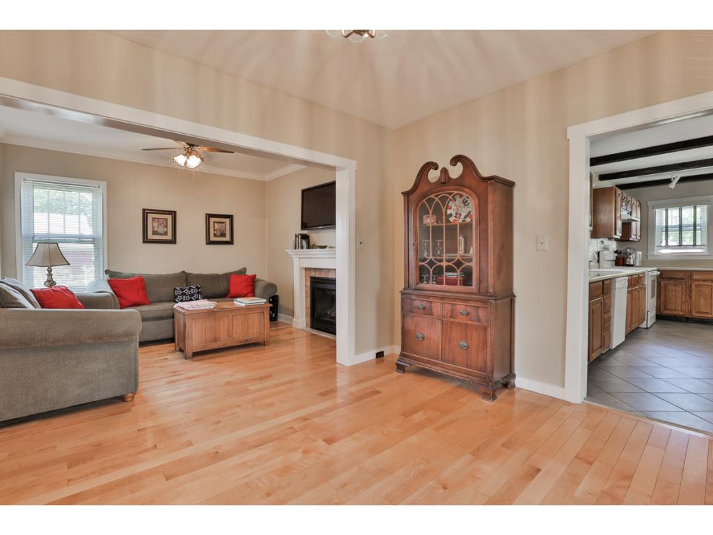 24 Rochambeau Street Goffstown, NH 03102 - Photo 8 of 23 Gallery Image 8