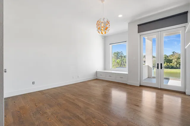 $2,100,000 | 18 Pronghorn Place, The Woodlands, TX 77389