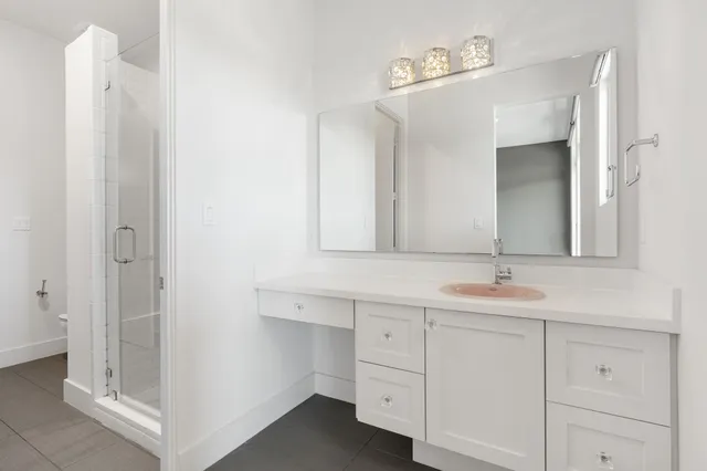 $2,100,000 | 18 Pronghorn Place, The Woodlands, TX 77389