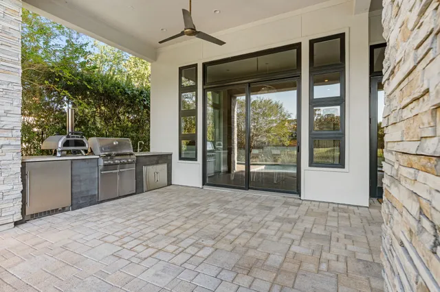 $2,100,000 | 18 Pronghorn Place, The Woodlands, TX 77389