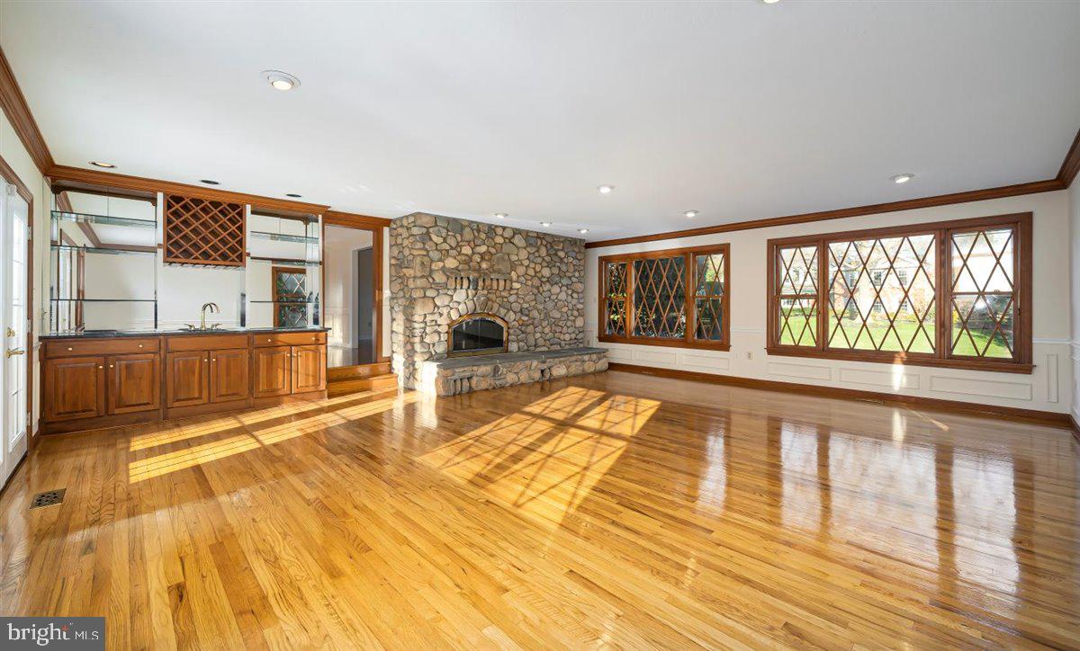 104 Farmgate Lane Silver Spring, MD 20905 - Photo 11 of 78 Family Room With Wet Bar and Fireplace