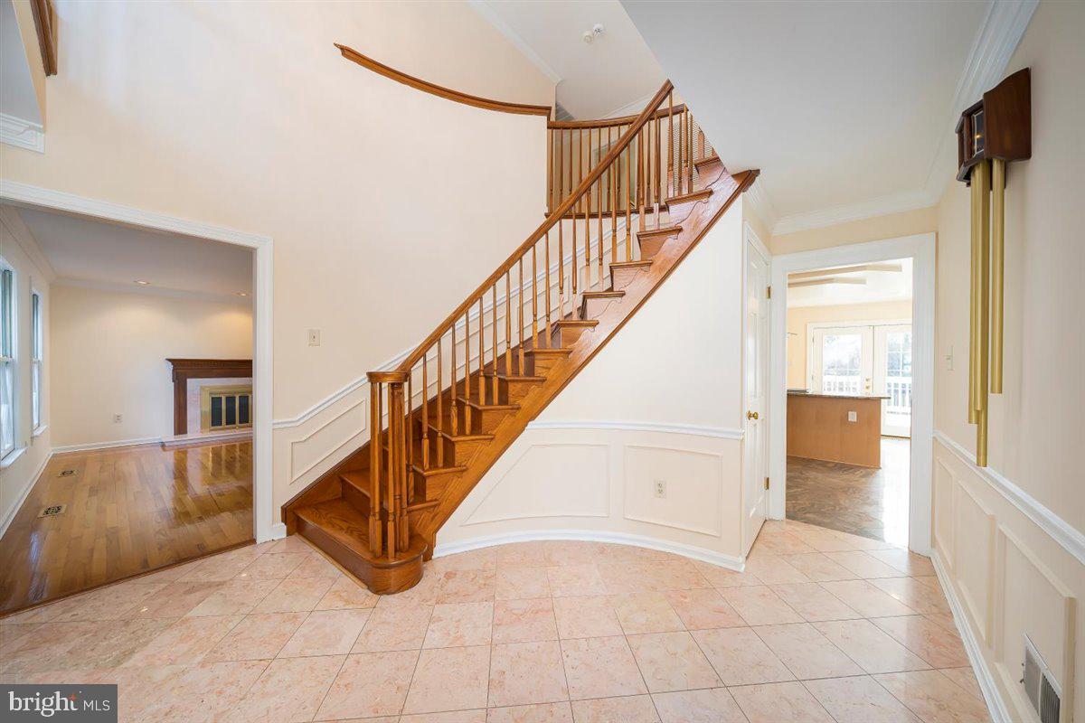 104 Farmgate Lane Silver Spring, MD 20905 - Photo 5 of 78 Foyer