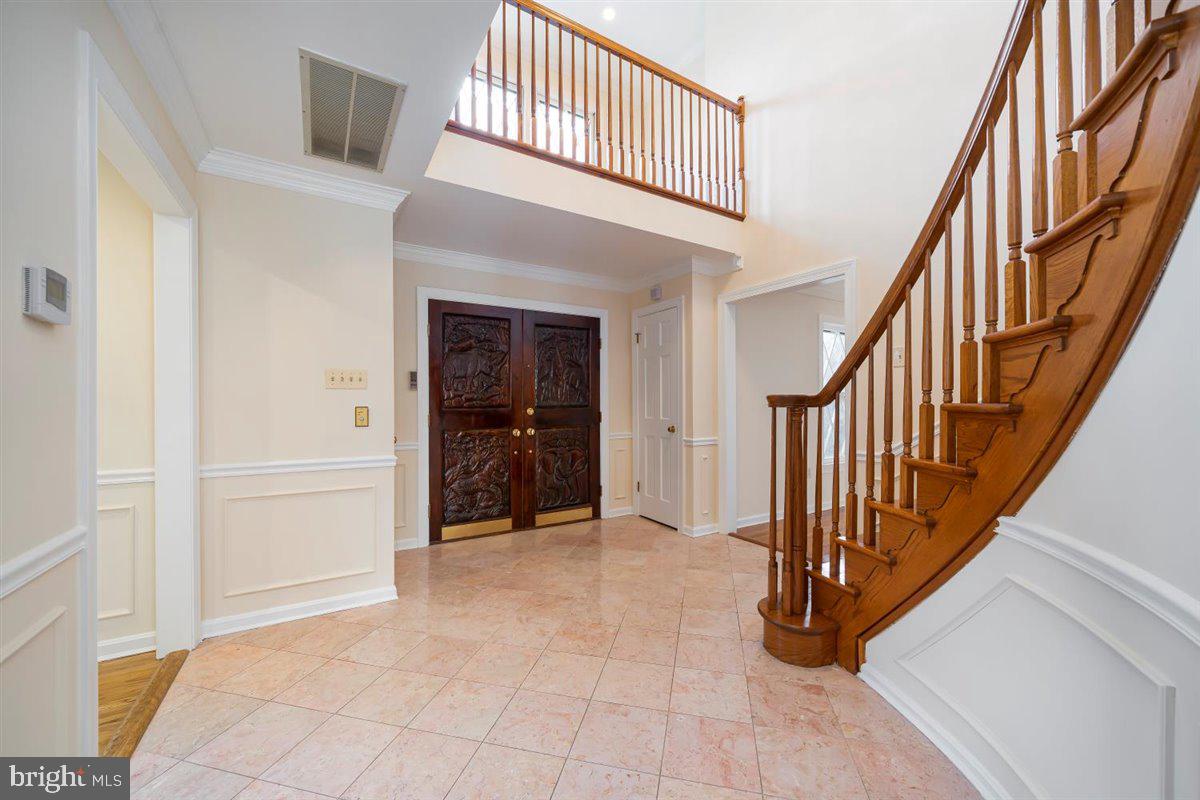 104 Farmgate Lane Silver Spring, MD 20905 - Photo 6 of 78 Foyer