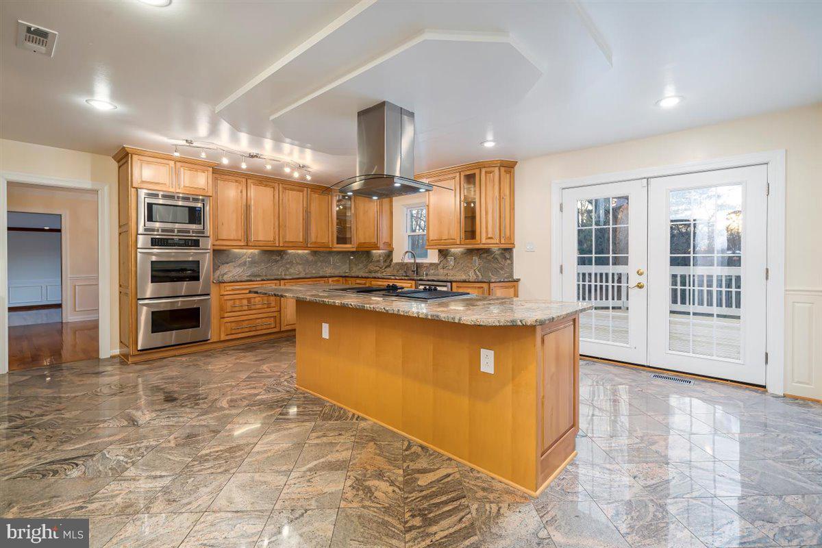 104 Farmgate Lane Silver Spring, MD 20905 - Photo 67 of 78 Kitchen With Table Space Area