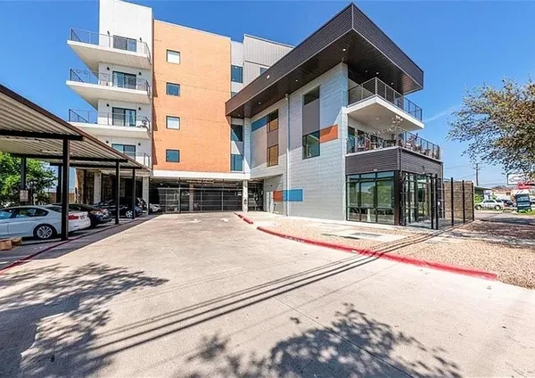 $1,800 | 6444 Burnet Road, Unit 203, Austin, TX 78757